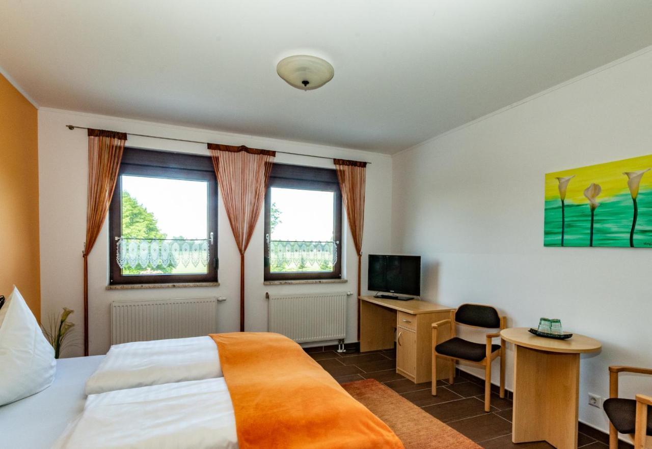 Pension Zum Reiterhof Schmogrow Exterior photo
