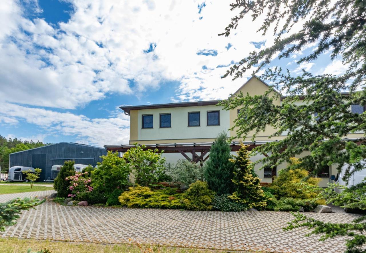 Pension Zum Reiterhof Schmogrow Exterior photo