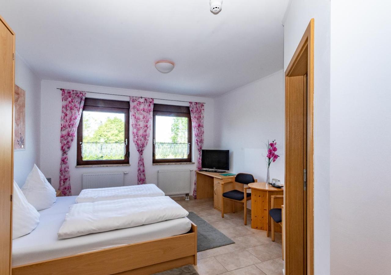Pension Zum Reiterhof Schmogrow Exterior photo