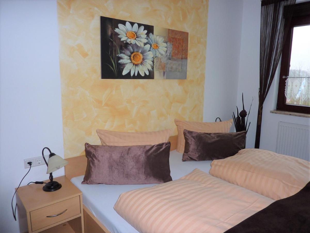 Pension Zum Reiterhof Schmogrow Exterior photo
